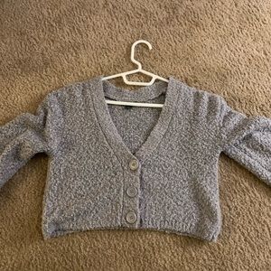 Cropped Gray Long Sleeve Sweater with Three Buttons